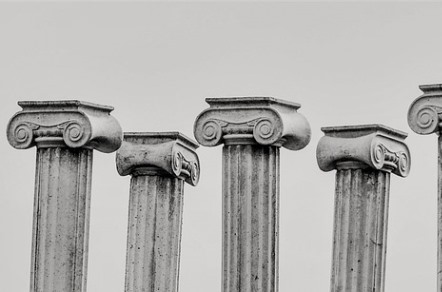 pillar-capitals-2135682_640