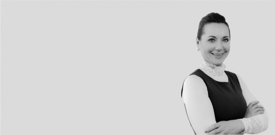 mojca_bw_long