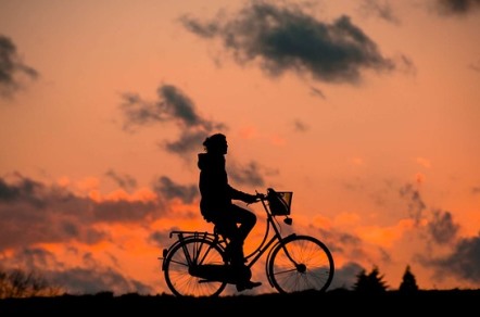 silhouette-683751_640